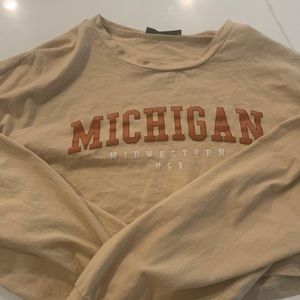 A pretty long sleeve crop top